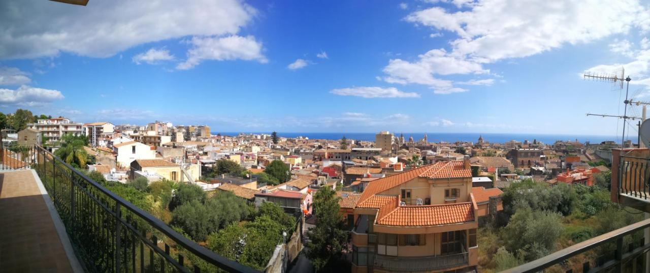 Al Centro Di Aci